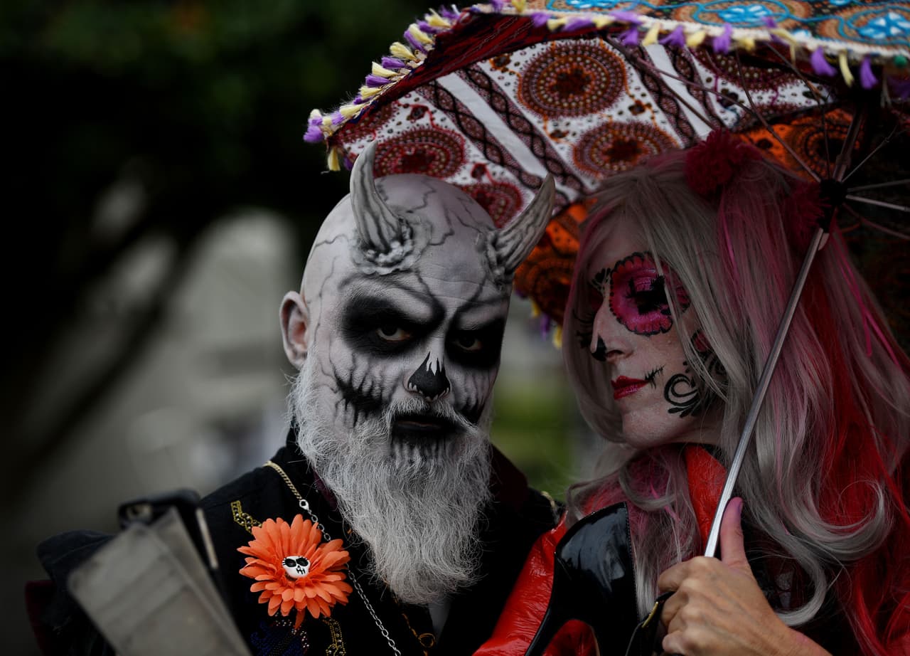 Altares y catrinas resaltaron la tradición mexicana Día de Muertos en Hollywood