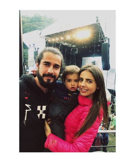 “Nos llevamos muy bien, y tengo que decir que los cuatro, los cuatro me refiero a mi bebé, Danilo, 'Pipo' (su exesposo Josué Alvarado), así le decimos, y yo nos llevamos súper bien. Lo valoro muchísimo porque veo cómo mi hijo se emociona de ver a su papá, lo ama profundamente y sí es bonito", dijo la actriz