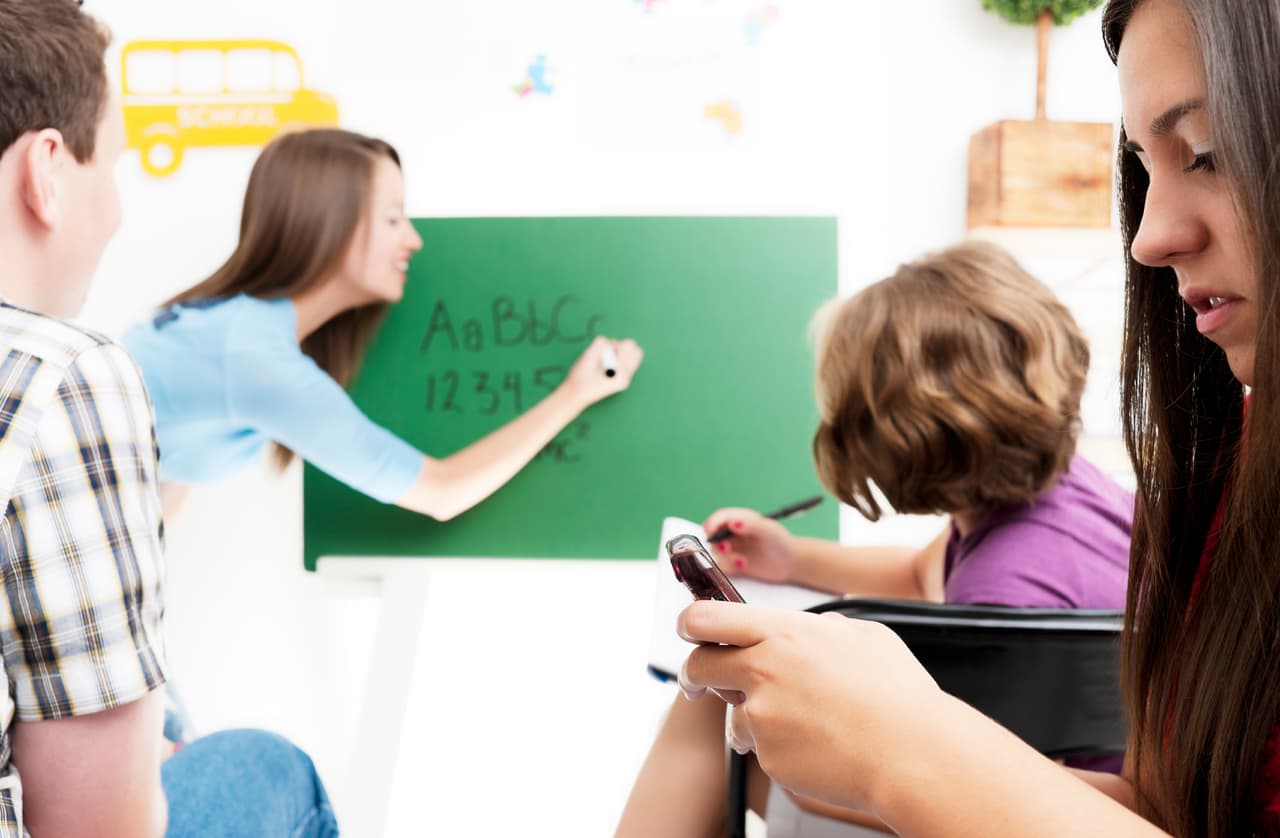 ¿Así, pues, es bueno o no que tu hijo lleve celular al colegio?