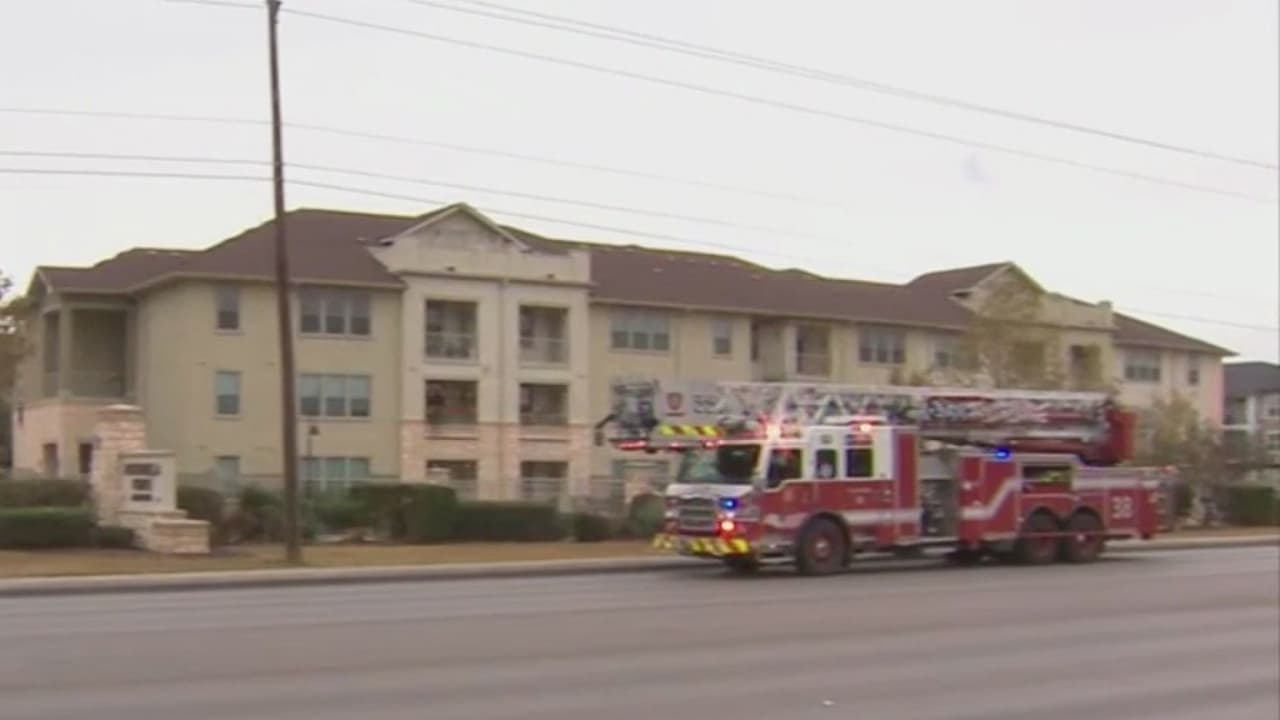 Se registran varios incendios en San Antonio durante las primeras horas del Día de Acción de Gracias