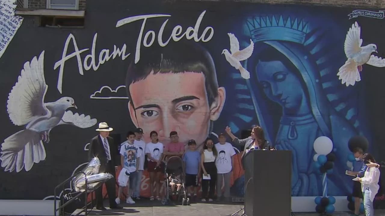 Después de revelarse los videos, el caso se envolvió en polémica sobre el proceder de la policía, pues no parece que Toledo represente una amenaza.
<br>El caso llegó a Wisconsin, donde se abrió Adam’s Place, un lugar que funcionará en una granja en Potosi, a tres horas y media de Chicago, y que aceptará jóvenes entre 10 y 14 años en riesgo de caer en los peligros de la calle.