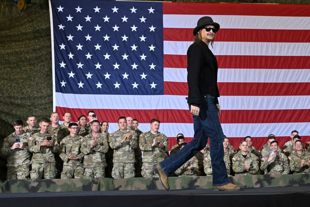 Helicópteros Apache sobrevuelan casa de Kid Rock y desatan investigación del Ejército 