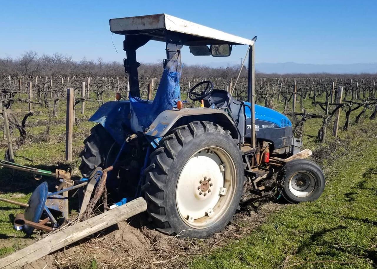 Campesino muere atropellado por el mismo tractor en el que trabajaba