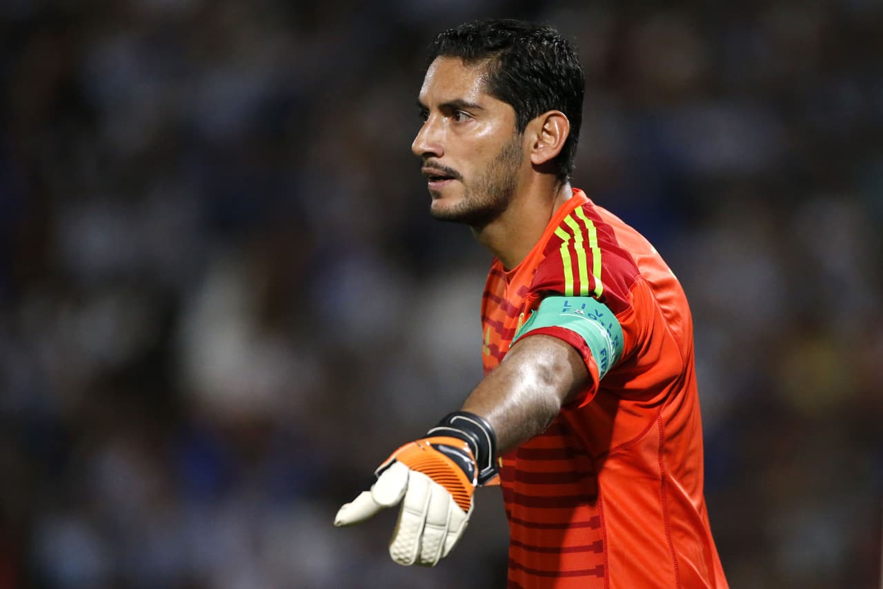 Jesús Corona pasó a la historia al ser el arquero en el debut goleador con Argentina tanto de Icardi como de Dybala.