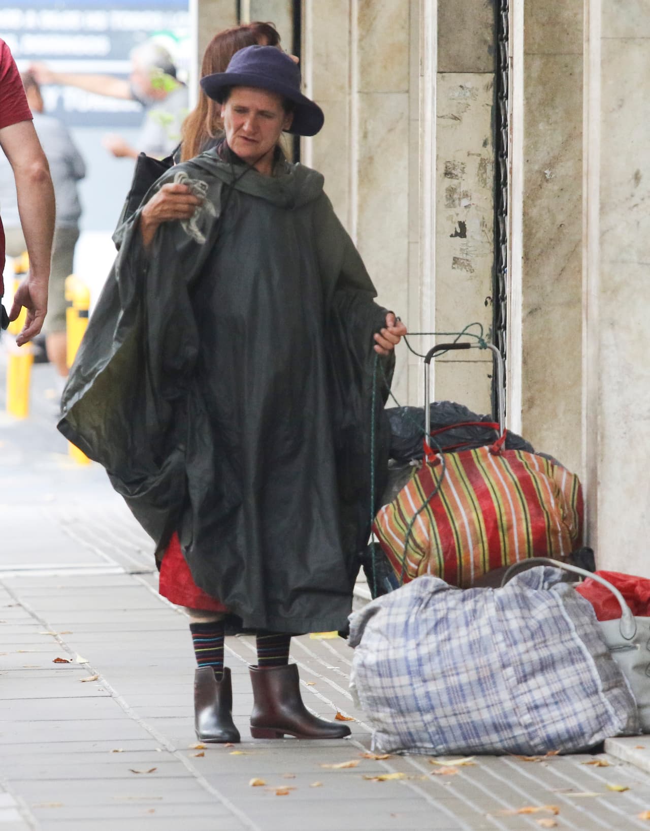 El silencio que ha guardado Luis Miguel en torno a la figura de su madre ha llevado a la gente formar sus propias teorías. Una de esas especulaciones señala que la mamá de 'Luismi' vive en las calles de Buenos Aires, ciudad donde vivió y conoció al padre del cantante.