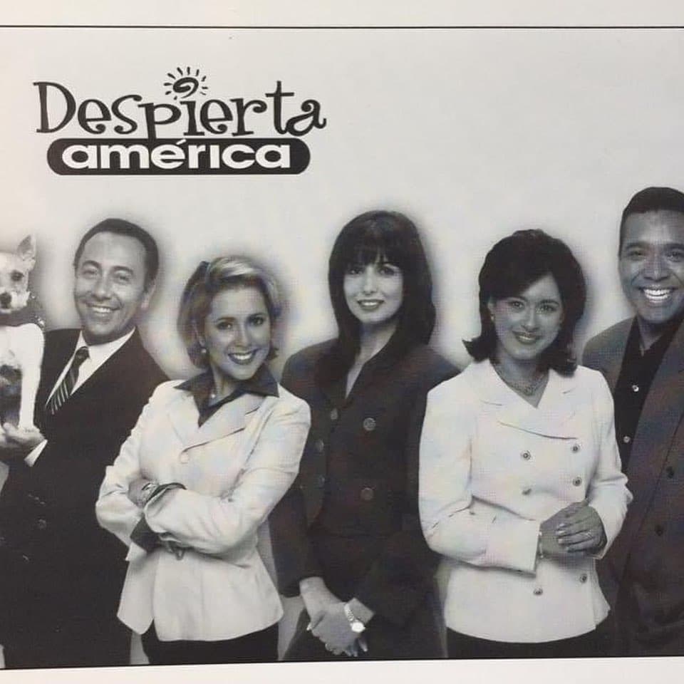 Neida Sandoval estuvo en la primera emisión del programa y compartió algunas bellas imágenes de su paso por el show con un emotivo mensaje: "14 de abril de 1997. Un día como hoy hace 23 años nació Despierta América por Univision y les comparto del baúl de mis recuerdos este panfleto oficial con una de nuestras primeras fotos de lanzamiento y otras imágenes para la historia que me calientan el corazón al verlas".