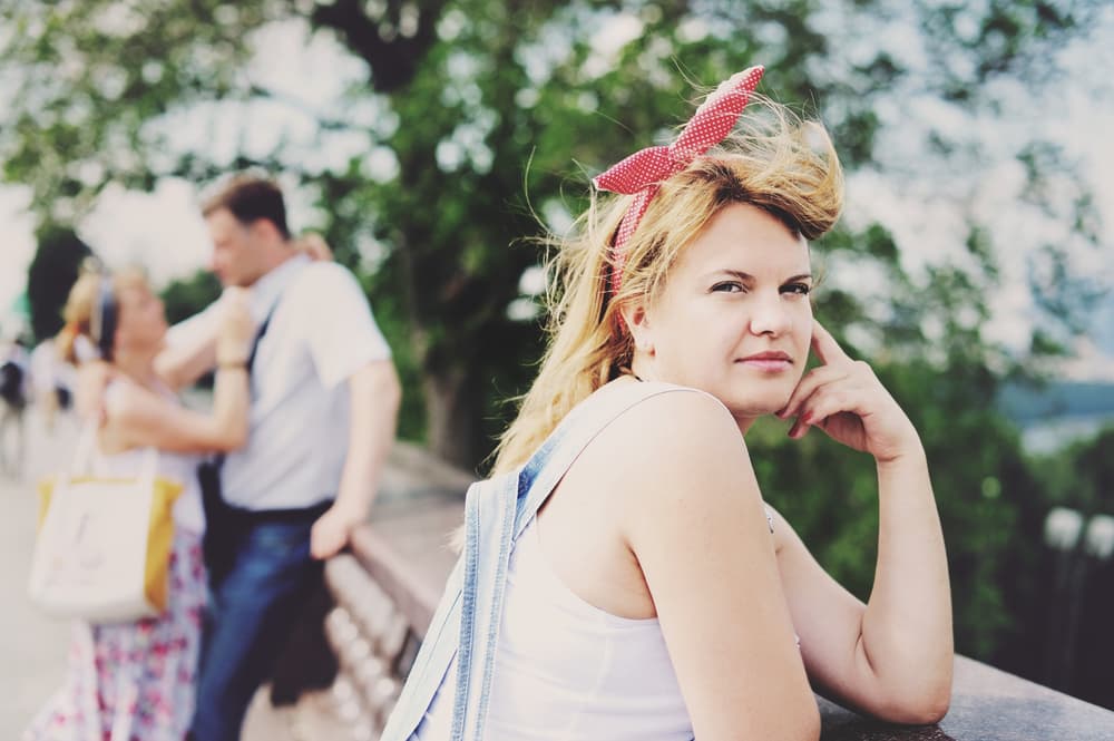 Si fuiste tú quien inició la ruptura, de todas formas resientes a tu pareja porque no hizo nada por mejorar o salvar la relación. ¿Cree que va a encontrar alguien tan bueno, guapo, cortés, divino y maravilloso como tú? Seguramente lo lamentará cuando te vea con tu nueva pareja y se dará cuenta del excelente partido que eres.