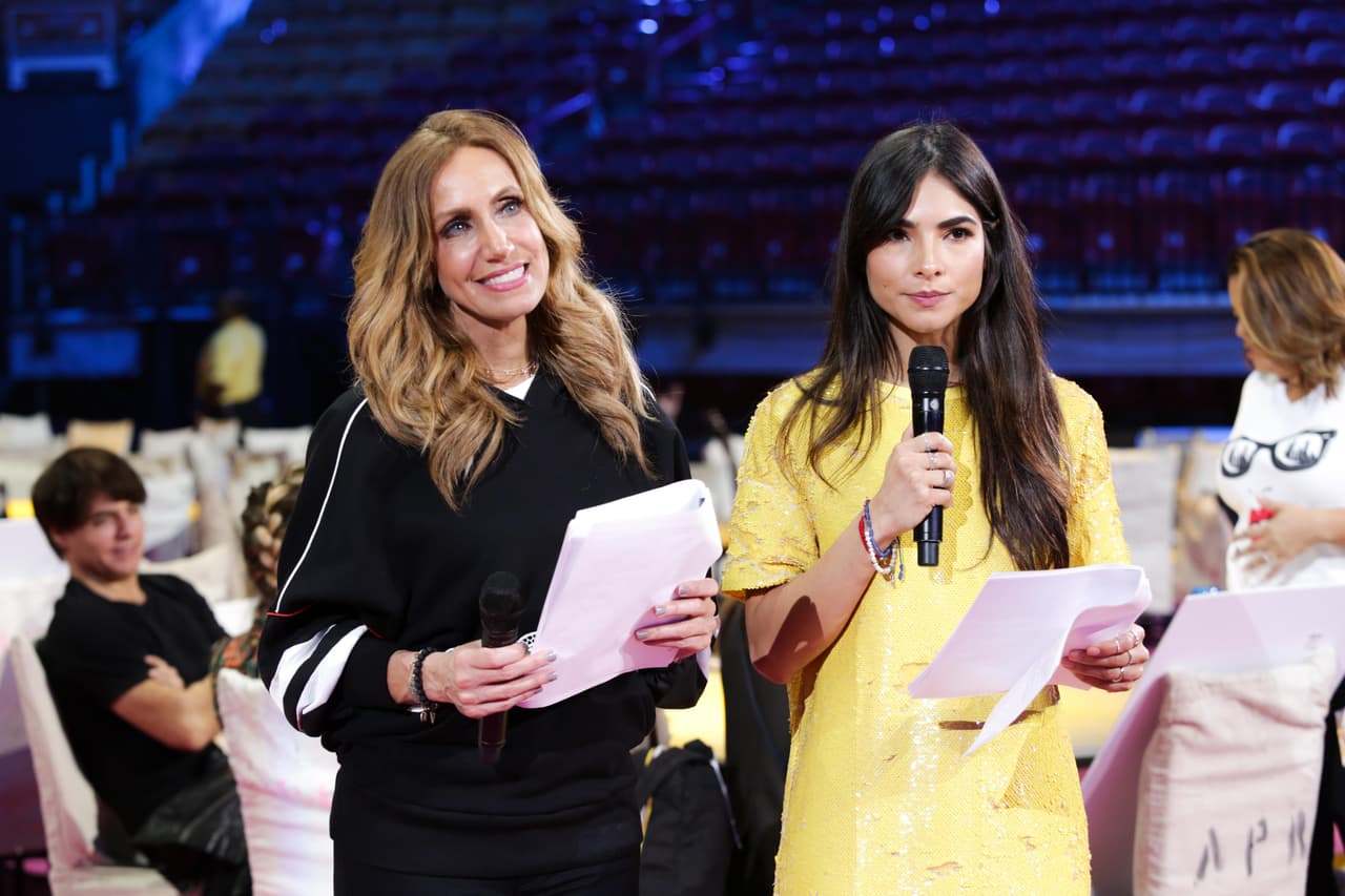 <b><a href="https://www.univision.com/temas/la-flaca">Lili Estefan</a></b> y 
<b><a href="https://www.univision.com/especiales/premio-lo-nuestro/lili-estefan-y-ale-espinoza-la-mancuerna-perfecta-para-premio-lo-nuestro-2018-fotos">Alejandra Espinoza</a></b> te harán sentir en casa con una conducción que promete ser impecable.
<br>