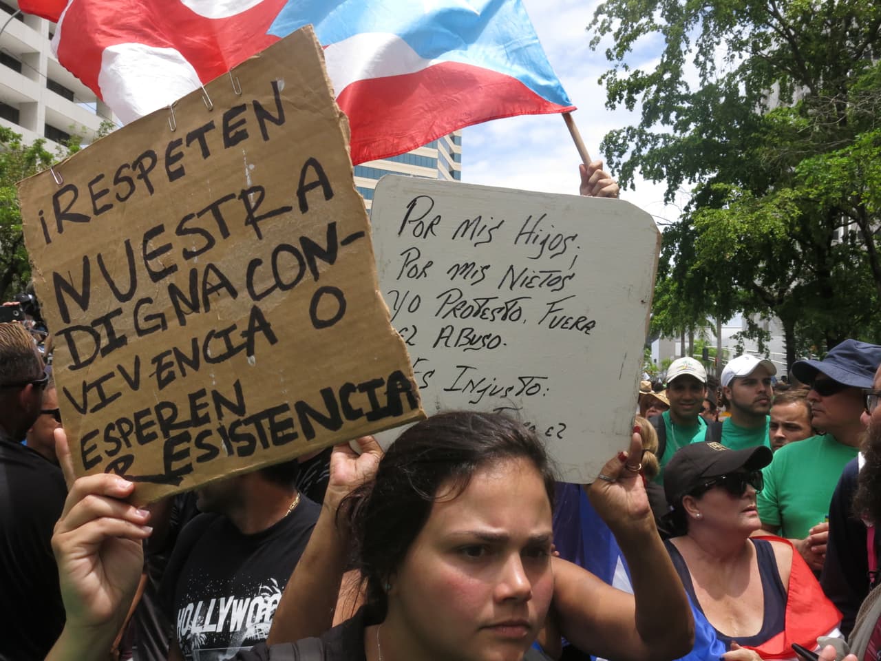 Puerto Rico marcha para protestar en contra de medidas de austeridad