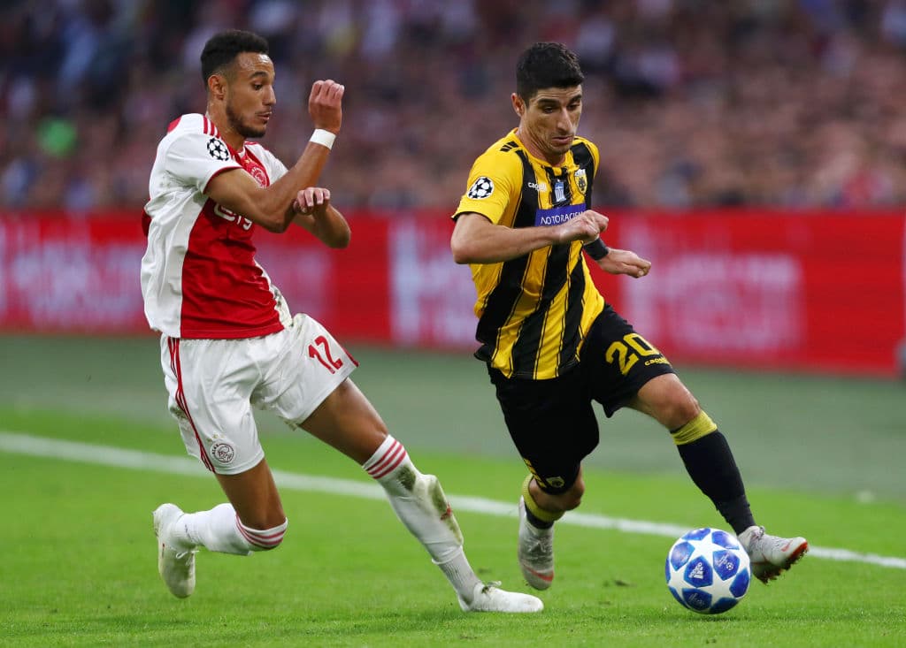 AEK Atenas mostró su valentía en el arranque del partido y complicó al local con sus arremetidas y presión.