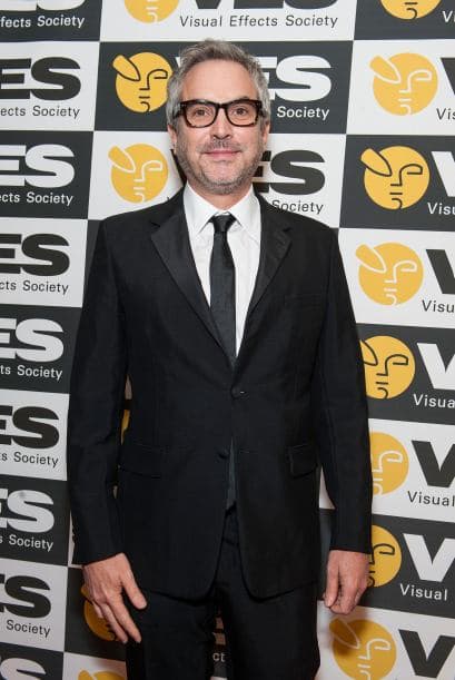 El talentoso director mexicano es padre dos hijos de sus antiguos matrimonios, hoy es pareja de la guapa Sheherazade Goldsmith.