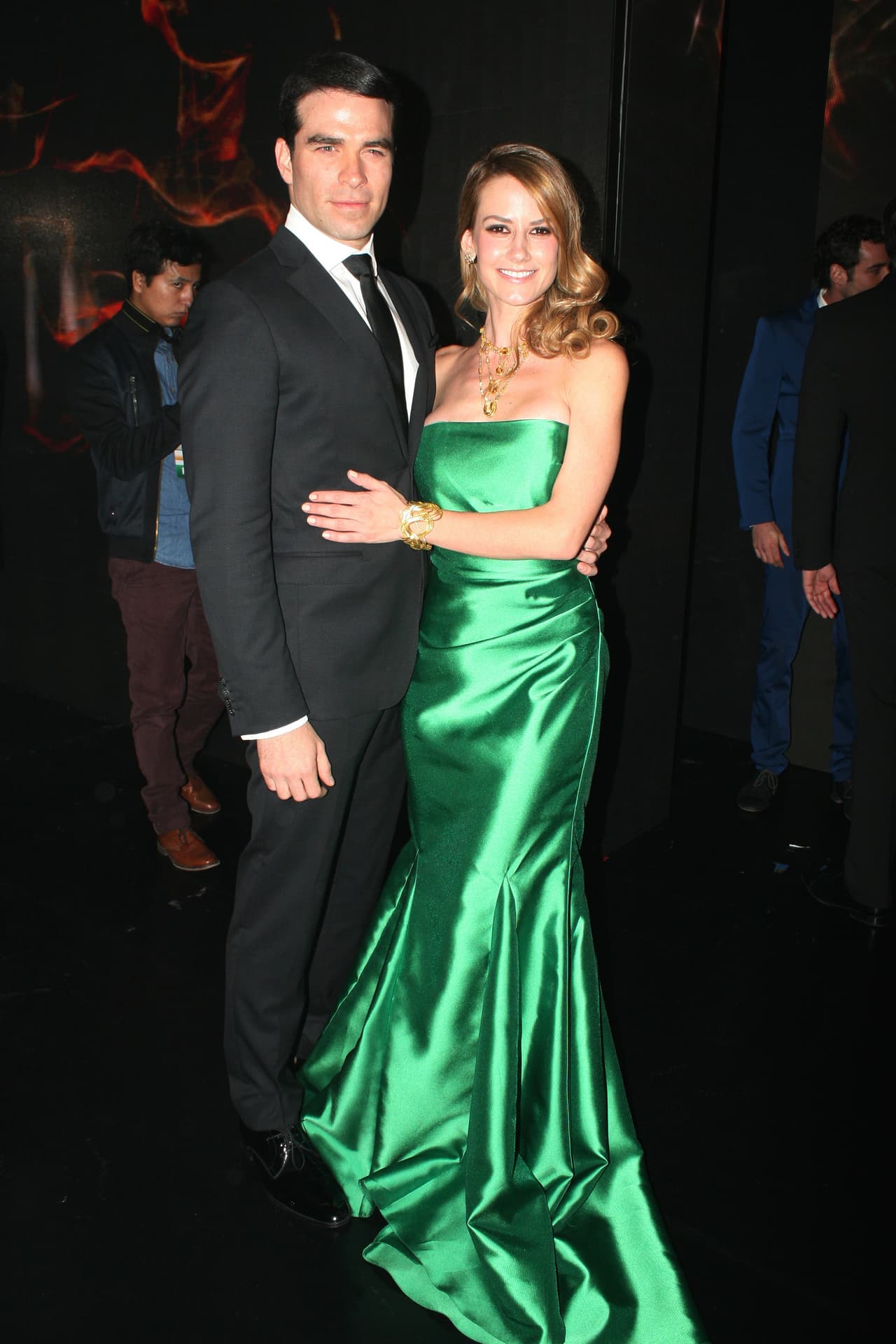 <b><a href="http://www.univision.com/temas/alejandro-nones">Alejandro</a></b> tiene 41 años de vida, mientras que 
<b><a href="http://www.univision.com/temas/marlene-favela">Marlene</a></b> tiene 40 años, motivo que fue objeto de burla entre sus compañeros de la telenovela.