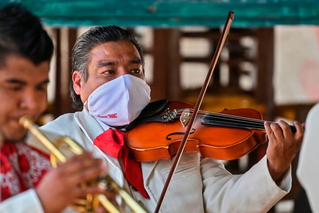 El martes pasado el Departamento de Estado anunció que estaría actualizando sus recomendaciones de viaje para incluir las alertas de los CDC por lo cual, dado el incremento general del número de contagios en el mundo y otros factores relacionados con la 
<a href="https://www.univision.com/temas/pandemia">pandemia</a>, la mayoría de los países recibirán un Nivel 4, que equivale a una recomendación de no viajar a esa nación.