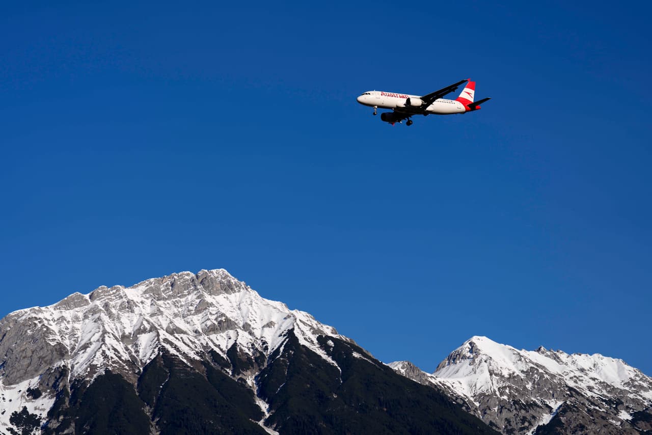 Las aterradoras imágenes del avión que perdió la 'nariz' y se le astillaron los parabrisas en pleno vuelo por una granizada