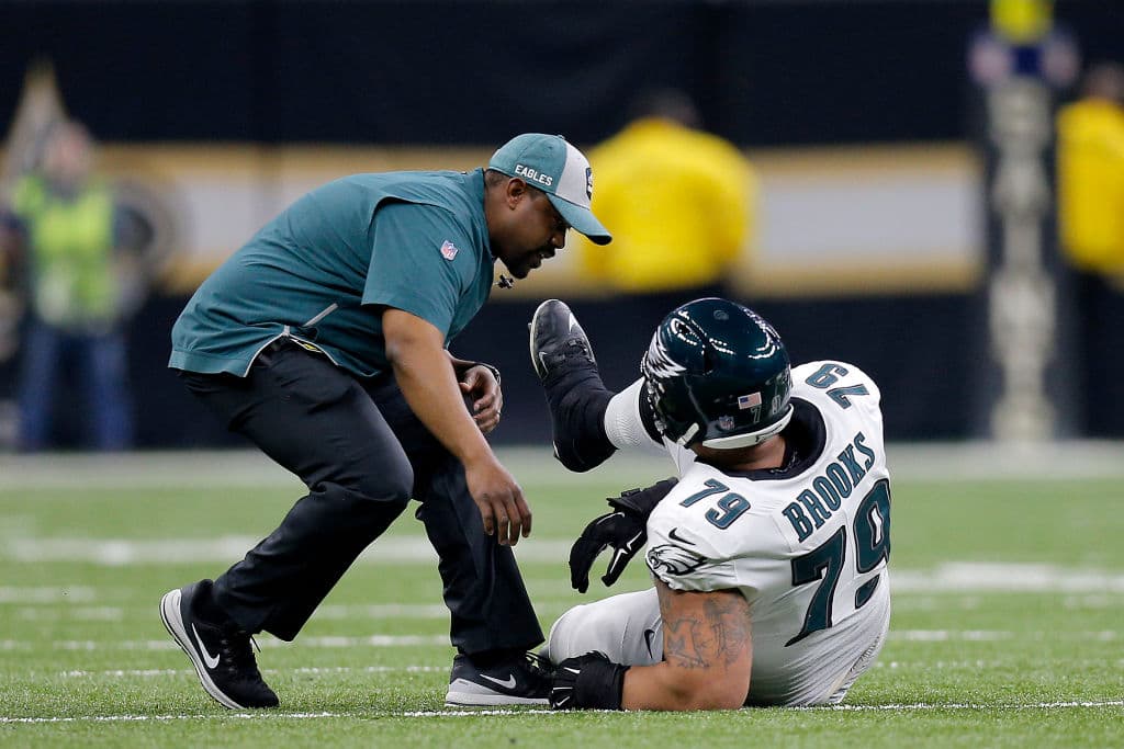 Luego de anotar un TD en sus dos primeros drives, los Eagles se fueron con intercepción, cinco despejes seguidos y otra interecpión más.