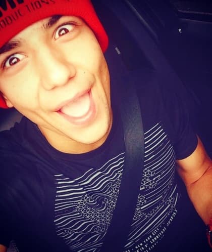 Las selfies de Luis Coronel son loquísimas y divertidas.