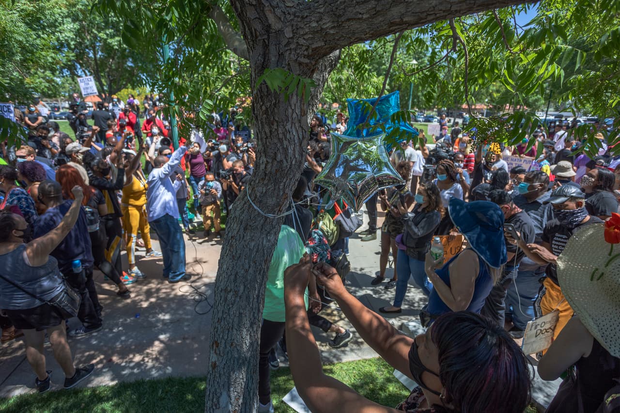 Protestas por la muerte de Robert Fuller en Palmdale llevan a oficiales a pedir una investigación independiente