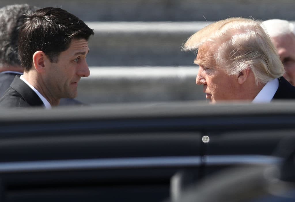 Más beneficios para los mayores, uno de los cambios que a contrarreloj evalúan los republicanos para su proyecto de salud