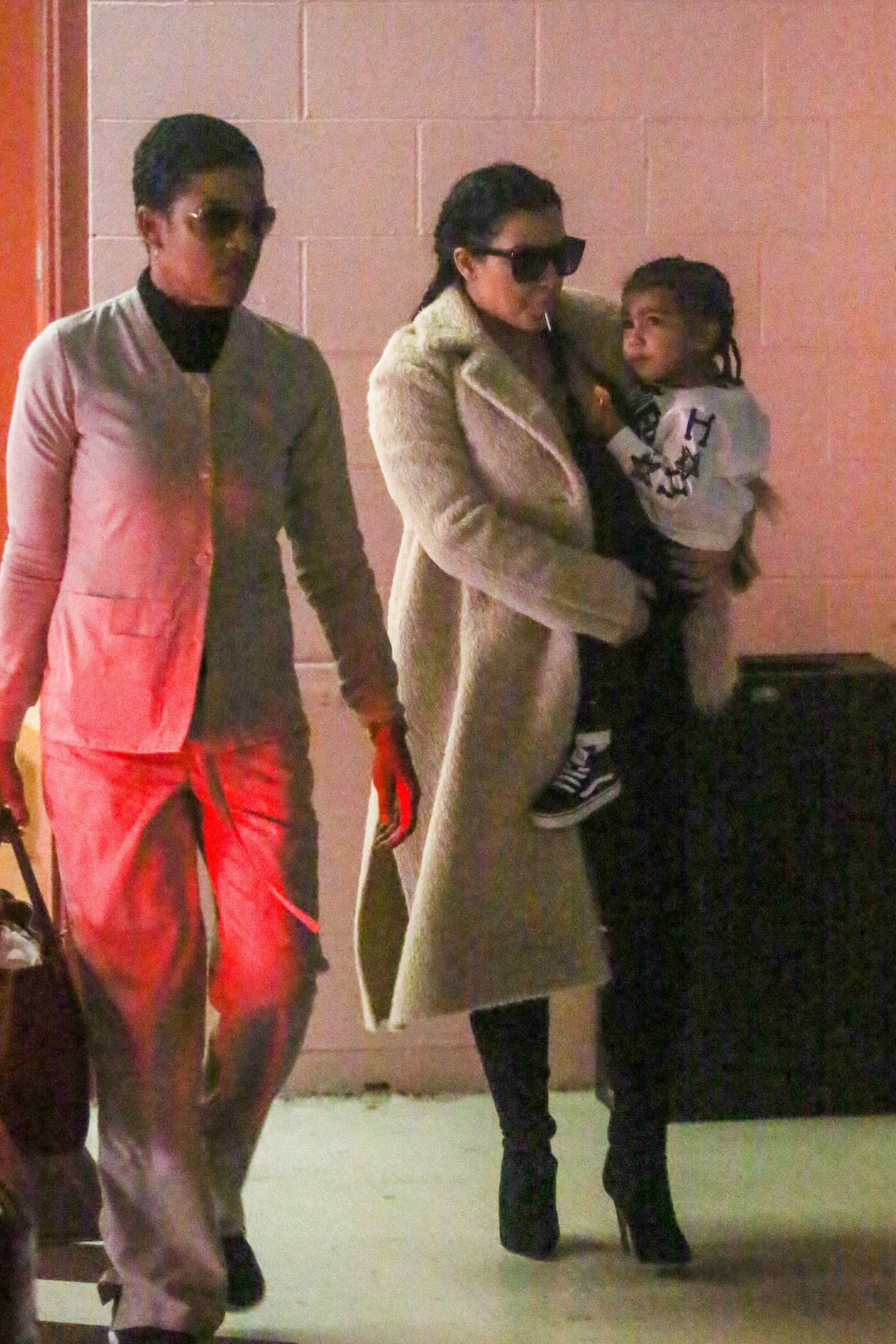 Por lo que vemos, está muy apegada a su mami.