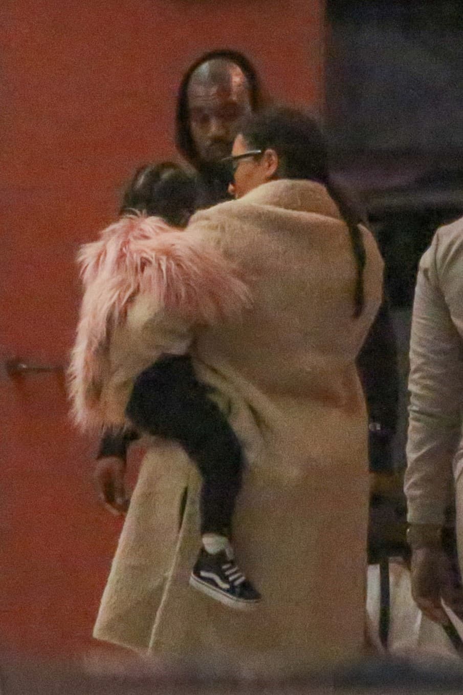 Su hermanita Nori lució de lo más 'chic'.