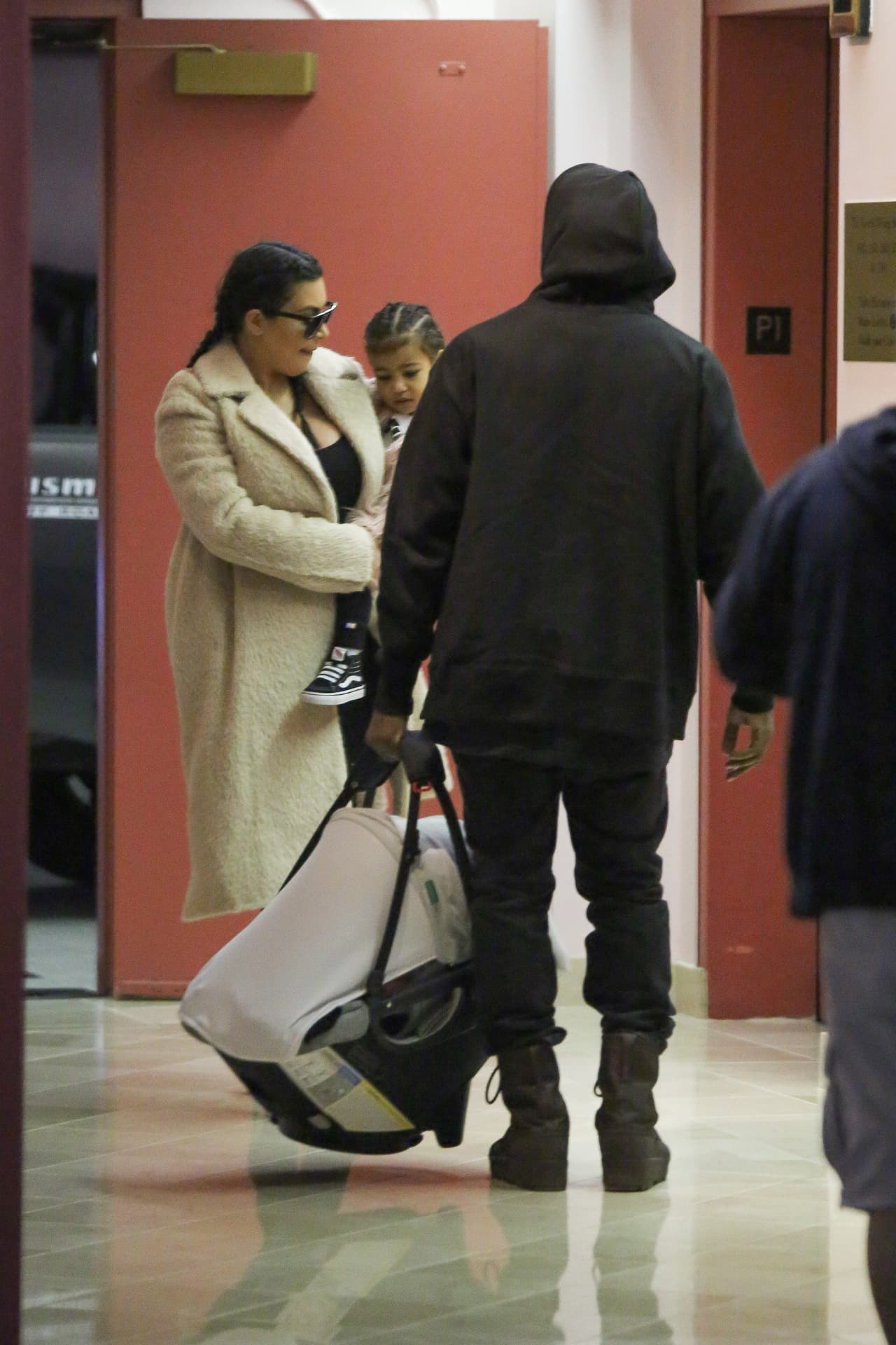 Al parecer la diva quiere cubrir sus curvas.