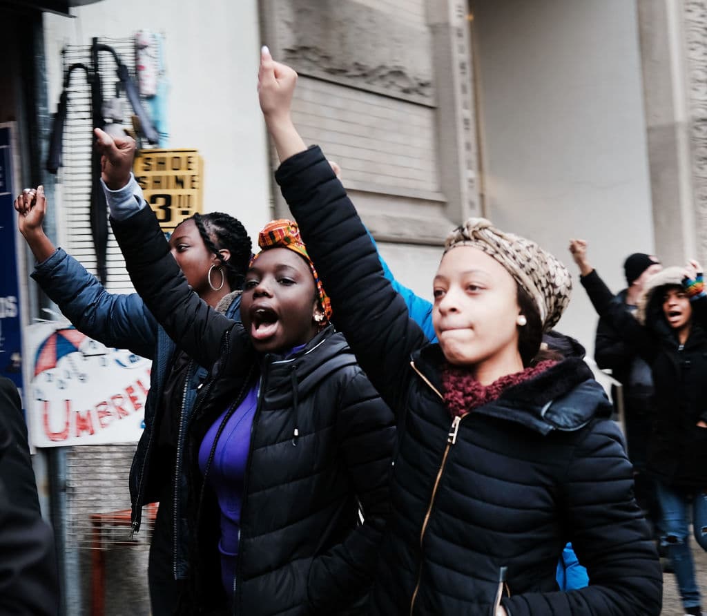 Una estudiante, respaldada por las organizaciones New York Immigration Coalition, Arab American Association of New York y MPower Change, fue la organizadora de esta protesta.