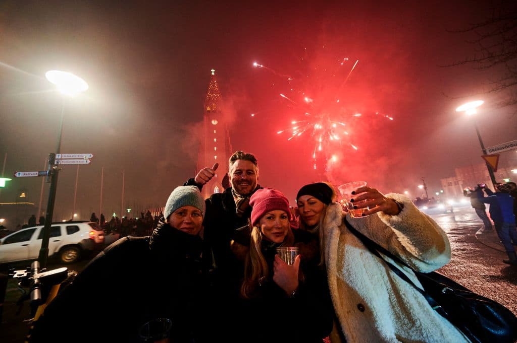 <h3 class="cms-H3-H3">ISLANDIA</h3>⬇️(descendió)
<br>
<br>Posición 2021: 
<b>4</b>
<br>
<br>Posición 2020: 
<b>2</b>
<br>
<br>Puntaje en escala general: 
<b>7,554 puntos</b>.