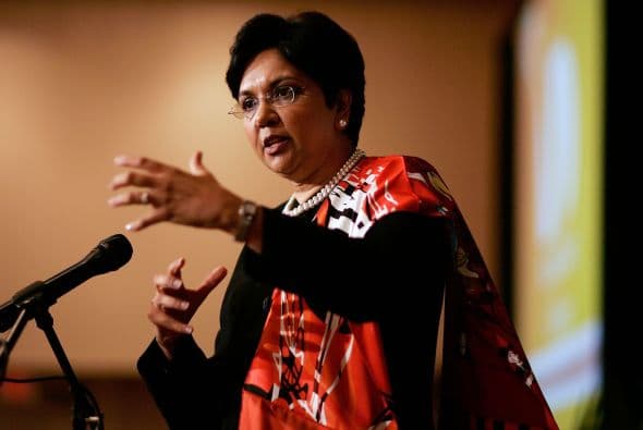 3. INDRA NOOYI. La La directora ejecutiva y presidenta de PepsiCo reveló a Forbes que si alguno de sus dos hijos le habla por teléfono durante una junta, ella tomará la llamada.