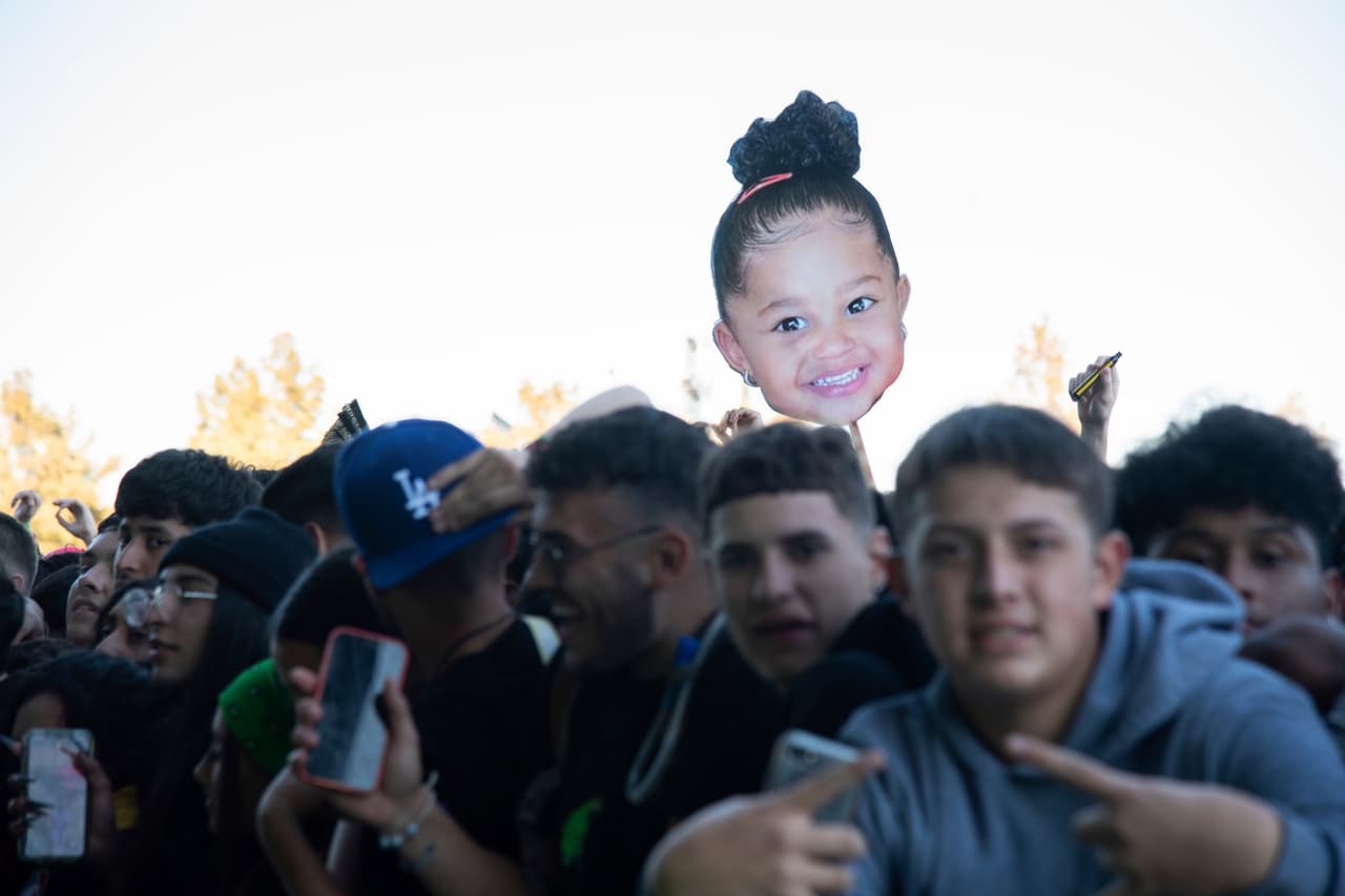 Se sabe que, entre los ocho muertos, la víctima más joven fue un niño de 14 años, pero aún no se revela la causa de su muerte.
<b>Empujones entre el público hicieron que muchas de las víctimas sufrieran paros cardíacos y problemas médicos, dijo Samuel Peña, jefe de los Bomberos de Houston</b>.