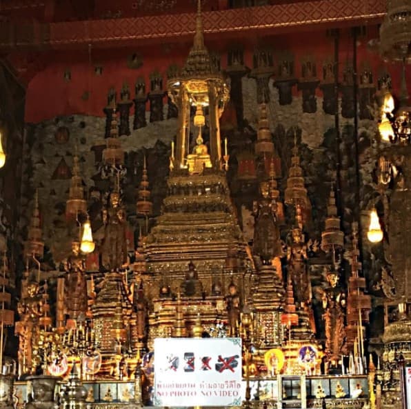 Una foto del Buda de Esmeralda y Galilea aclara: "Tomé la Foto afuera donde si está permitido".