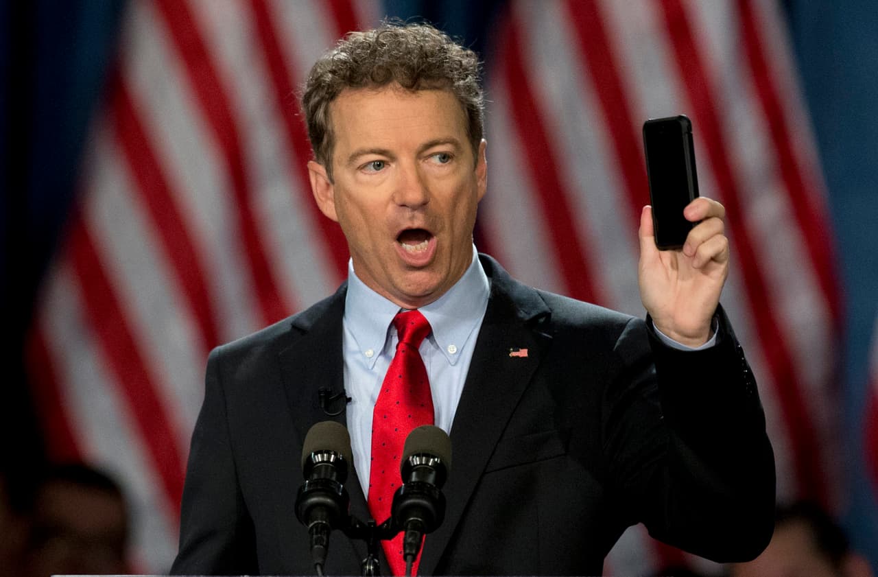 <b>12 horas y 48 minutos. Rand Paul (Republicano por Kentucky). </b>Protestaba contra la posibilidad de que ciudadanos estadounidenses sean objetivo de ataques con drones militares. 6 y 7 de marzo de 2013.