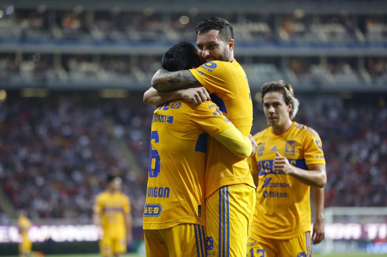 Los errores en la primera parte en propia puerta y en la del rival condenaron a Chivas antes de la media hora de juego. Juan Pablo Vigón anotó doblete y para el segundo tiempo, un error más de Miguel Jiménez permitió que Samir Caetano anotará el 0-3.