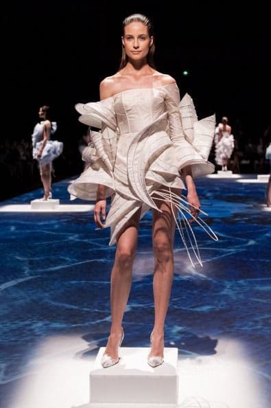 Tal vez la gama de colores fue lo único rescatable, pero de ahí a usar algo de su colección para alguna alfombra roja o evento de etiqueta, definitivamente no.