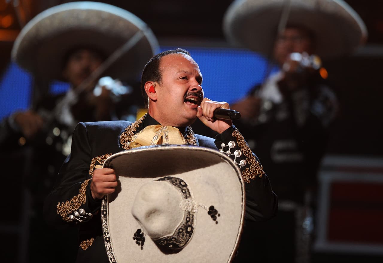 Con más de 25 años de trayectoria en los que ha grabado al menos 23 discos y ha ganado cuatro Grammy, así como tres Grammy Latino.