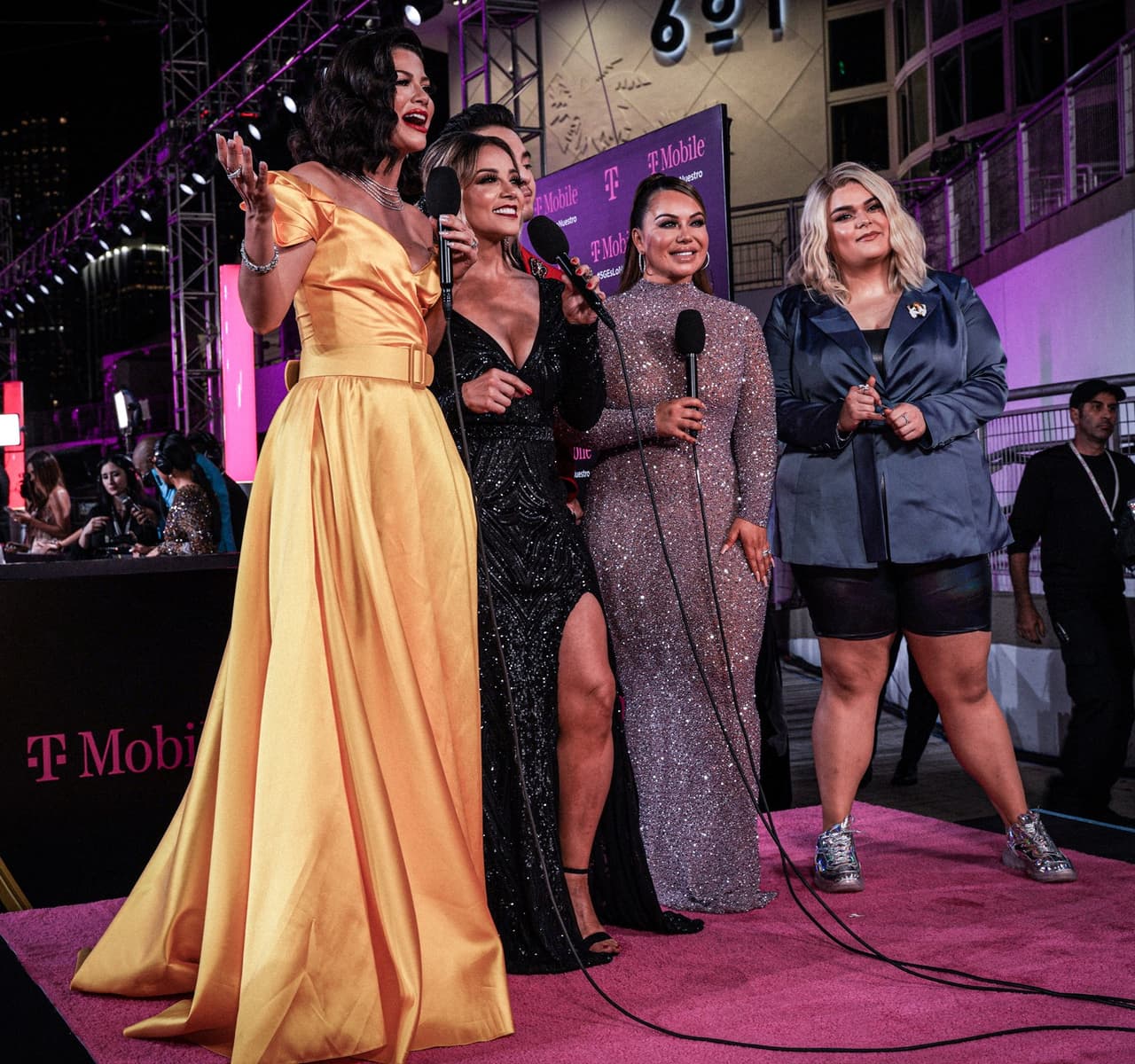 “El apoyo de mi familia es muy importante. Me hizo muy feliz, porque hacia cuatro años que no me presentaba en este show¨”, dijo Janney Marín Méndez, como desde hace un tiempo se denominó 
<b>en Instagram</b>.