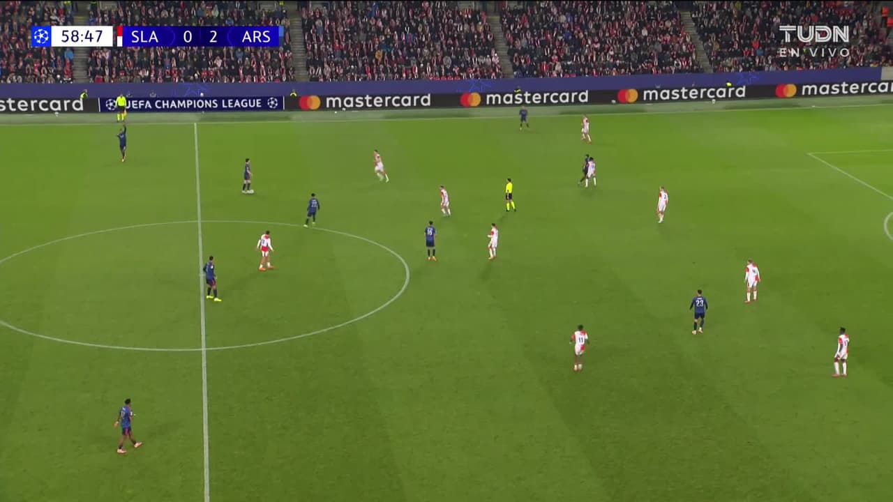¡TIRO ATAJADO! disparo por Bukayo Saka.