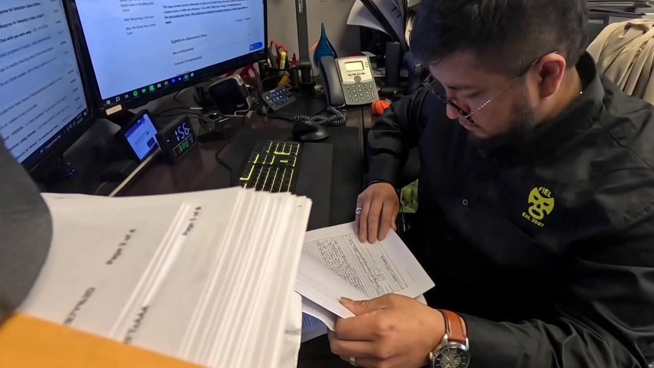 Familias enfrentan problemas migratorios por presuntos fraudes relacionados con solicitudes VAWA