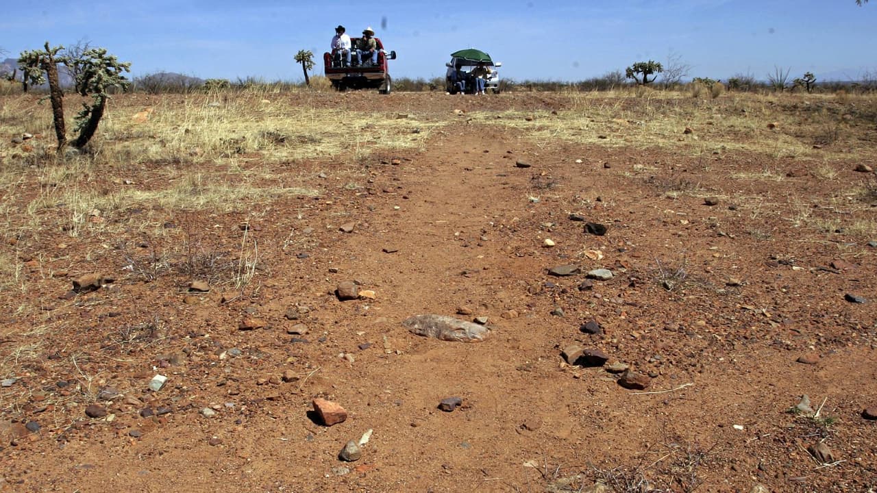 Encuentran dos cadáveres dentro de un auto en el desierto de Arizona