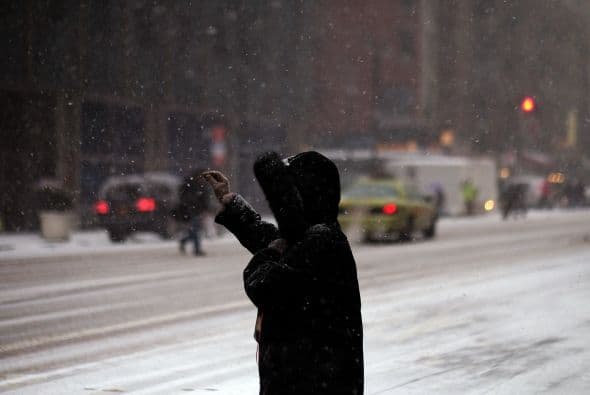 La ciudad que nunca duerme, hoy es azotada por una tormenta que no sólo la ha paralizado, sino que ha dejado a miles varados en aeropuertos nacionales e internacionales. Impresionantes las estampas de #NuevaYork el 26 de enero de 2015, una día para la historia de la 'Gran Manzana'