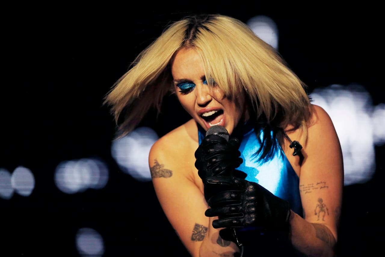 Aunque se ha alejado en gran medida del mundo de la actuación, es indudable que gran parte de las personas reconocen a Miley Cyrus en la actualidad gracias a la carrera musical que ha logrado construir y no tanto por haber sido Hannah Montana.