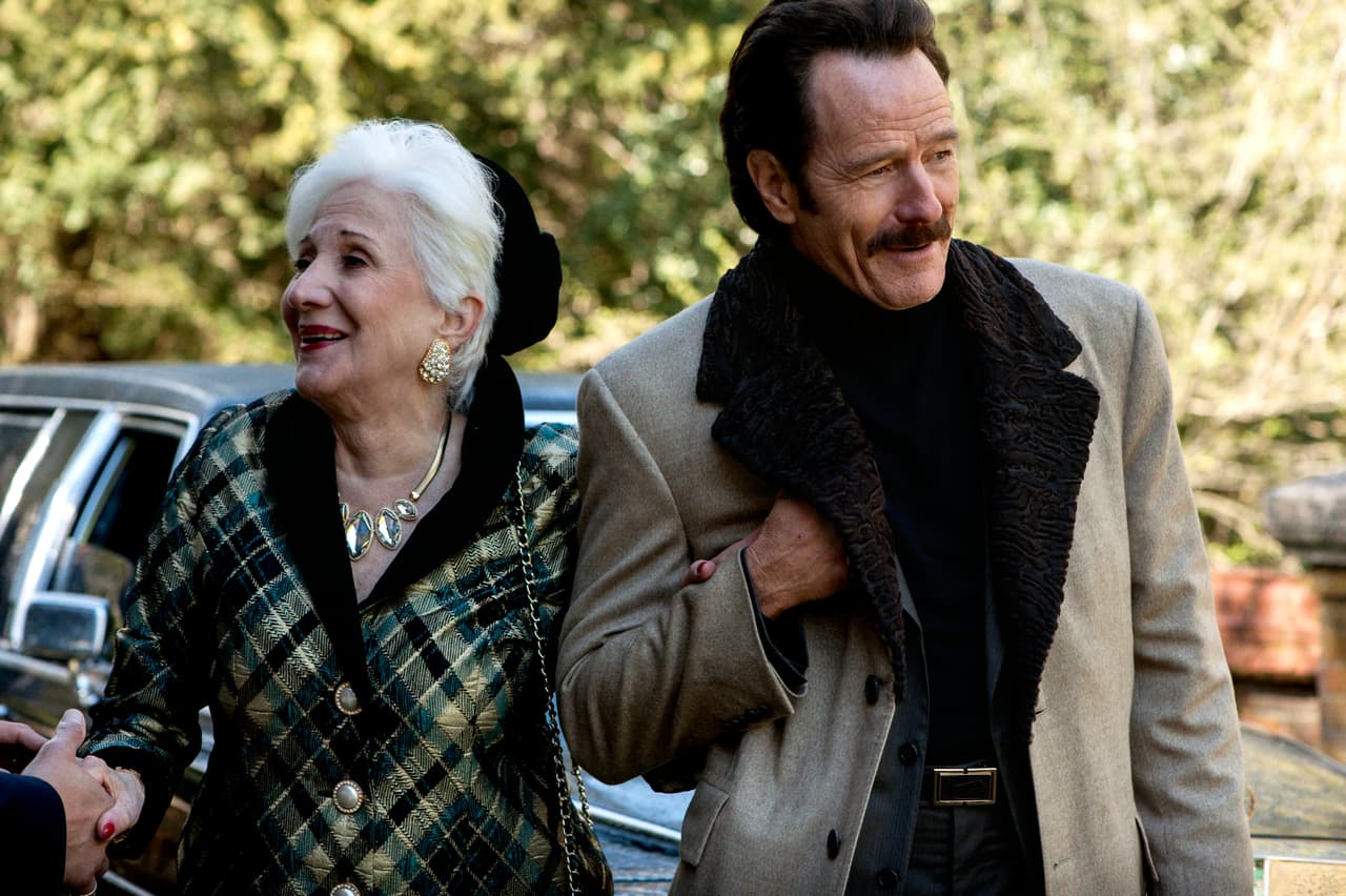 "The Infiltrator" cuenta con un elenco de lujo como Olympia Dukakis, quien en el mundo de Mazur se hace pasar por su tía millonaria.