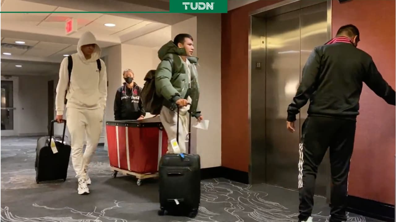 Edson Álvarez y 'Chucky' Lozano por fin llegan a la concentración del Tri