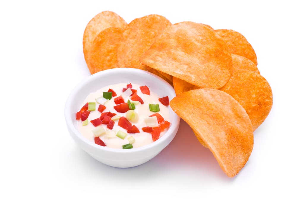 Sabor mostaza. La mostaza es uno de los sabores que la mayoría ama y pide en aderezos, por lo tanto dales gusto y lleva a la mesa los siguientes ingredientes para tener chips con este sabor.