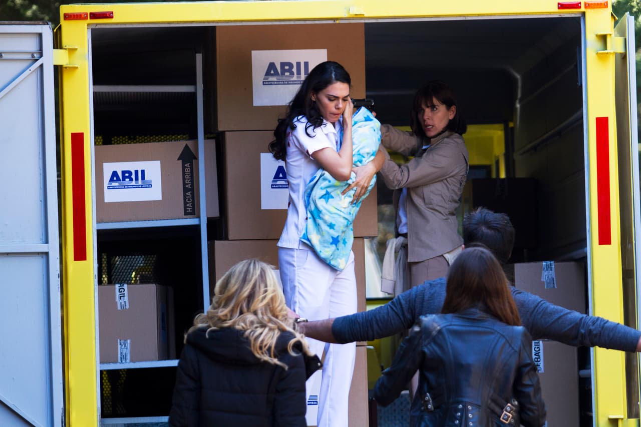 Tras verse a salvo, Zulima obligó a Yolanda a bajarse del camión.
