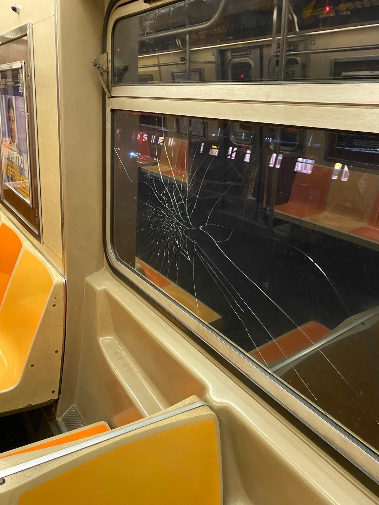 "Lucha contra el vandalismo: Autoridades trabajan para restablecer la normalidad en el metro.
