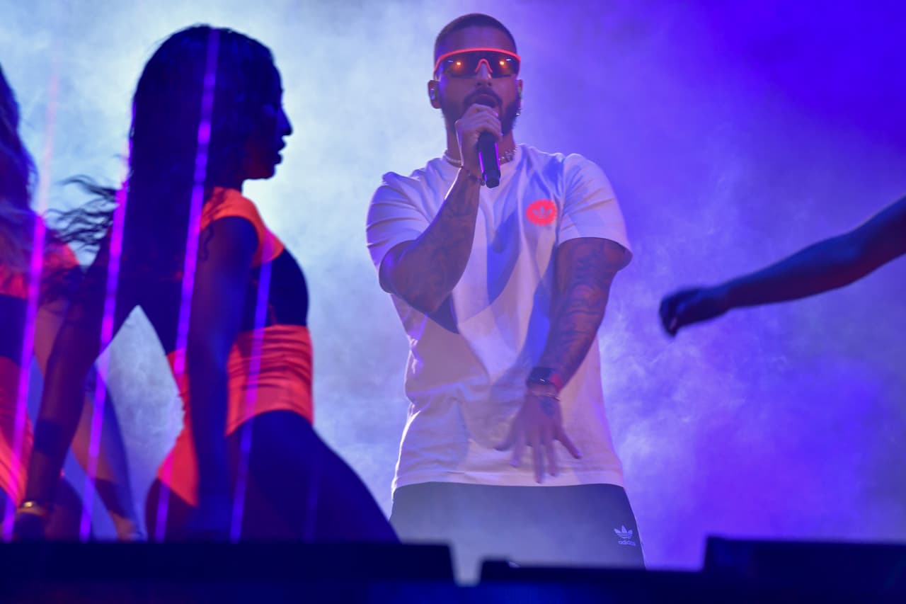 Aprovechamos que Alejandro Ríos,
<b> </b>estilista personal del cantante,
<b> </b>estaba cerca para preguntarle cuál era la fragancia que desataba tantos comentarios. Nos contó que el 'Pretty boy' "tiene una colección de las diferentes fragancias de Creek, y le gusta mucho usarlas generosamente”.