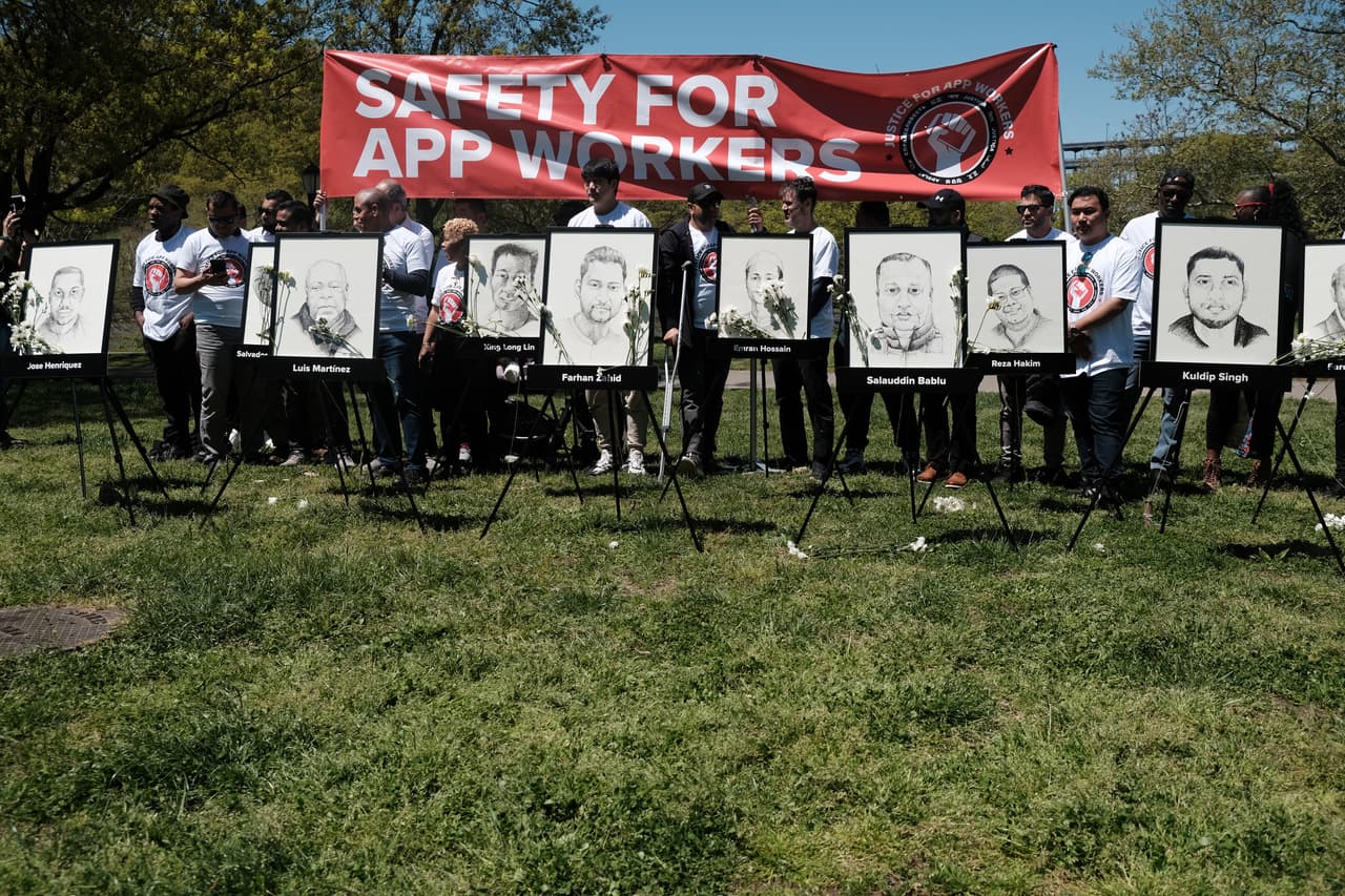 El pasado 10 de mayo se llevó a cabo en el Inwood Hill Park de Manhattan, un memorial en honor a los conductores y repartidores que han muerto durante su trabajo.