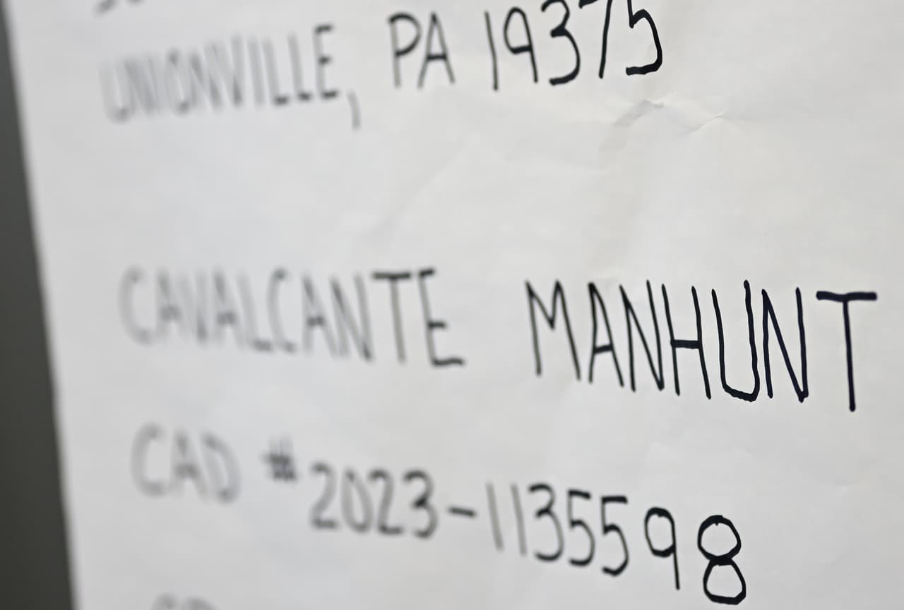 Al paso del tiempo, la búsqueda fue tornándose en una labor más complicada; sin embargo, 
<b><a href="https://www.univision.com/local/philadelphia-wuvp/danelo-cavalcante-camaras-residenciales-peligroso-reo-escapo" target="_blank">Cavalcante comenzó a dejar huellas</a></b>.