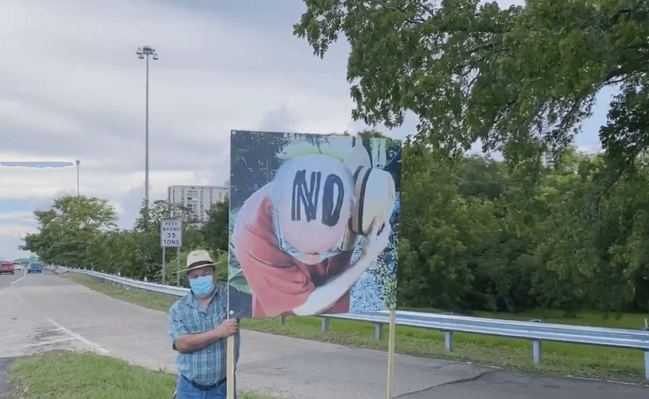 Las pancartas utilizadas durante la manifestación fueron realizadas por artistas puertorriqueños.