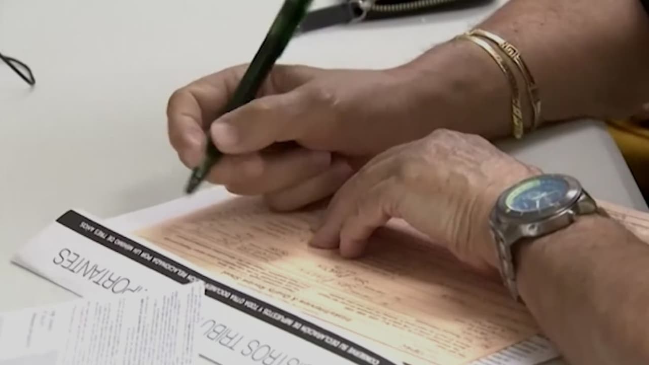 Deportados y salida voluntaria: ¿todavía deben declarar impuestos?